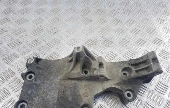 Volkswagen PASSAT B6 Generator/alternator bracket 03G903143F