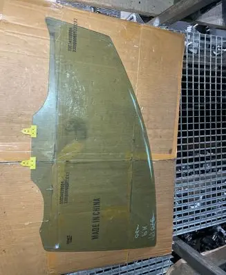 Nissan Note (E11) Front door window glass four-door
