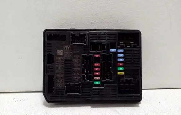 Nissan Qashqai J12 Fuse module 284B76RA1B