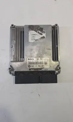 BMW X3 E83 Engine control unit/module 7795871