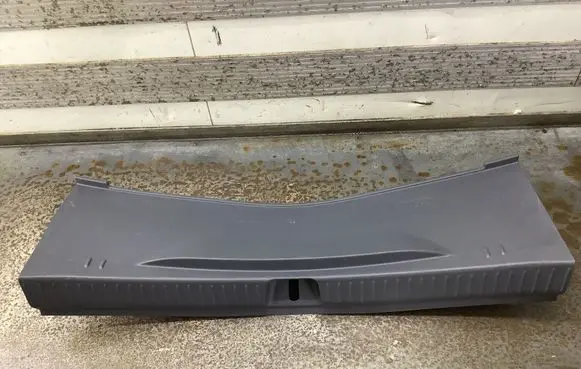Trunk/boot sill cover protection