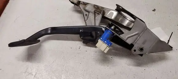 Volvo XC60 Brake pedal 8G9N2D094CF 31302350