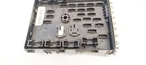 Volkswagen PASSAT B6 Fuse box set 3C0937125
