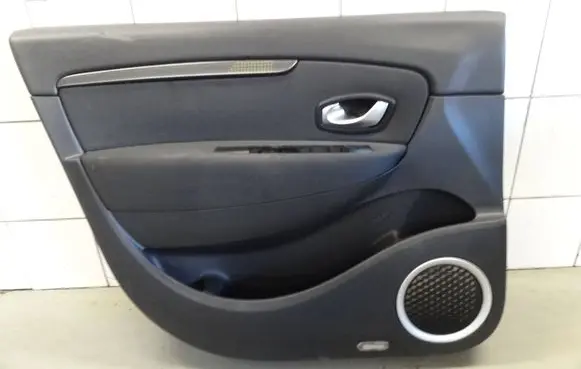 Renault Megane III Front door card panel trim