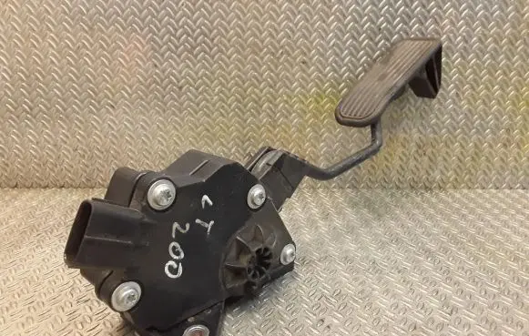 Lexus CT 200H Accelerator throttle pedal 7811076011