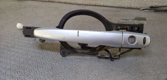 Mitsubishi Lancer VIII Front door exterior handle