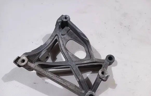 Chevrolet Camaro A/C compressor mount bracket 92068682