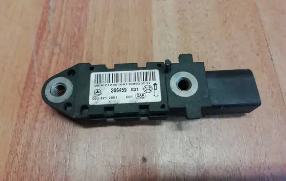 Mercedes-Benz CLS C219 Airbag deployment crash/impact sensor 0038212851 A0038212851 306459031