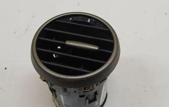 Seat Toledo III (5P) Dash center air vent grill 5P0819203