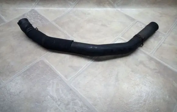 Mercedes-Benz B W245 Engine coolant pipe/hose