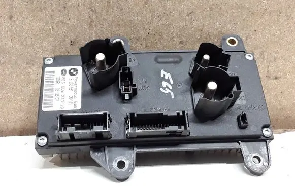 BMW 7 E65 E66 Voltage converter/converter module 9132581