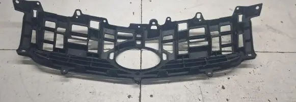 Toyota Prius (XW30) Front bumper upper radiator grill 5311147020