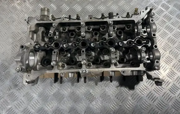 Toyota Corolla Verso AR10 Engine head 1110109375 61D14003