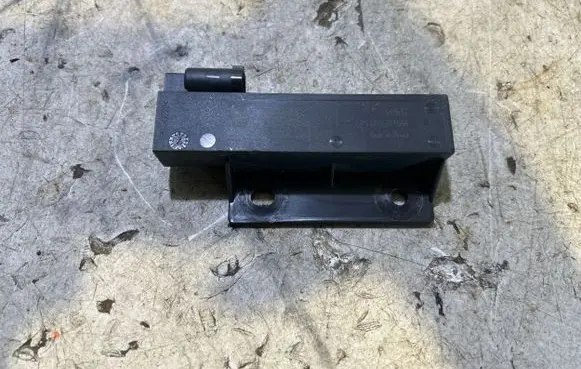 Chrysler Pacifica Aerial antenna amplifier 68068148AA 64469T