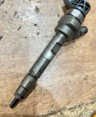 BMW 3 E90 E91 Fuel injector 7810702 0445110382
