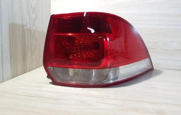 Volkswagen Golf V Rear/tail lights 05001H0M01R