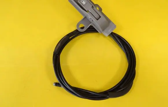 Mazda MPV II LW Fuel cap flap release cable 