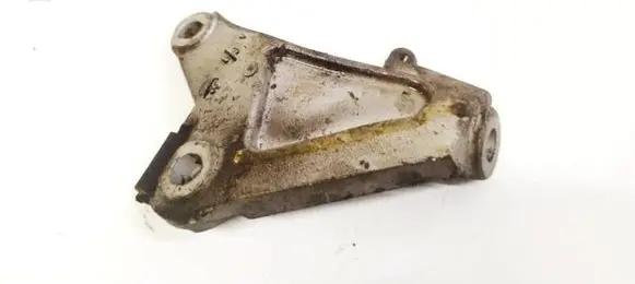 Honda Civic Engine mounting bracket