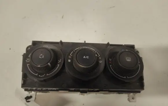 Mazda 5 Climate control unit T1000220K 69940002