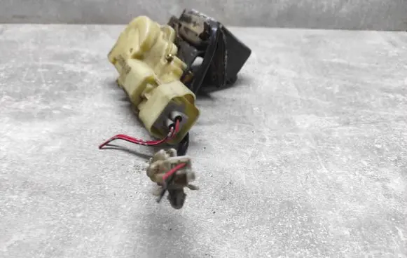 Mazda 323 F Tailgate/trunk/boot lock/catch/latch