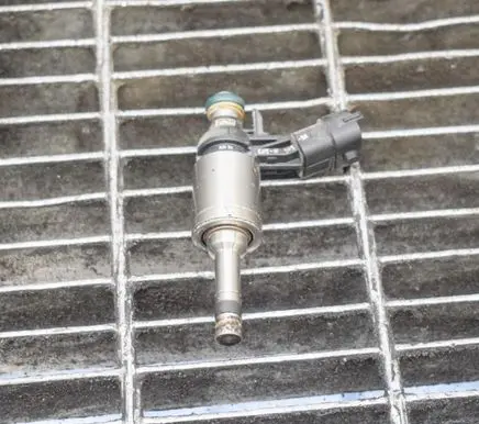 Ford Mustang VI Fuel injector 0261500194 EJ7E9F593DA
