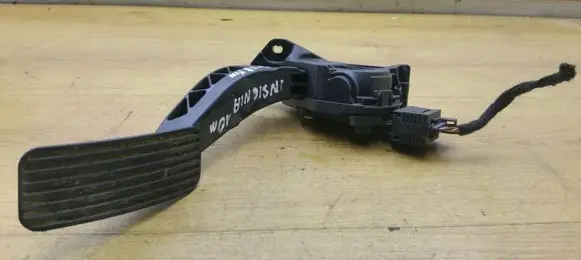 Opel Insignia A Accelerator throttle pedal 13237356