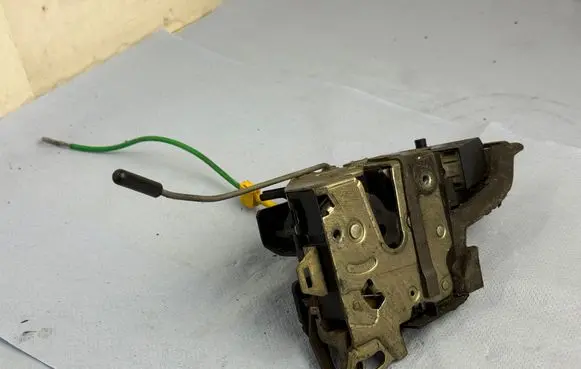 BMW 5 E39 Front door lock