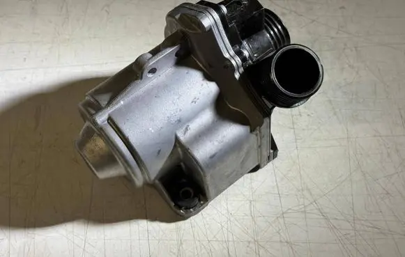 BMW 3 E92 E93 Water pump 7588885 A2C39514607