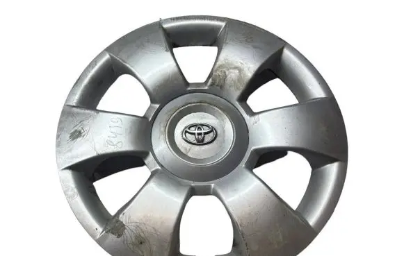 Toyota Yaris R15 wheel hub/cap/trim 