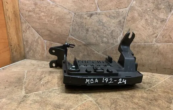 Mercedes-Benz GL X166 Fuse box set A1665402150