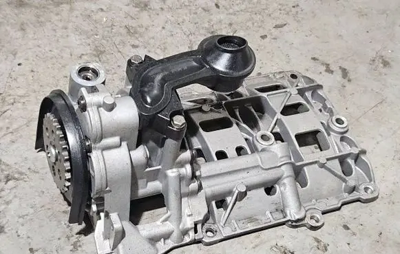 BMW X3 F25 Oil pump 8518405 724808290 21D328