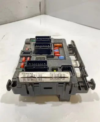 Peugeot 307 Fuse module BSM-B2 T118470002