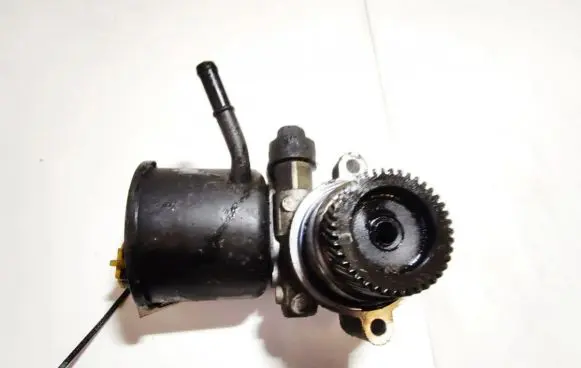 Mazda Premacy Power steering pump 0x131018 gj283265xa