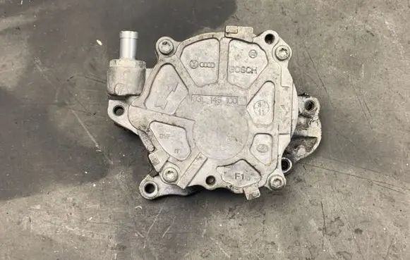 Volkswagen PASSAT B6 Vacuum pump 03L145100