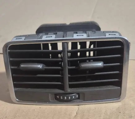 Rear air vent grill