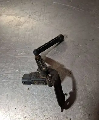 Headlight/headlamp level sensor