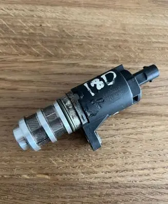 BMW X1 E84 Camshaft vanos timing valve 7622768 11417622768