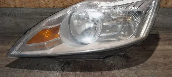 Ford Focus Headlight/headlamp 8M5113W030BD