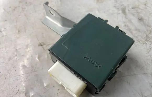 Toyota Land Cruiser (J120) Door central lock control unit/module 8597060030 0515003750