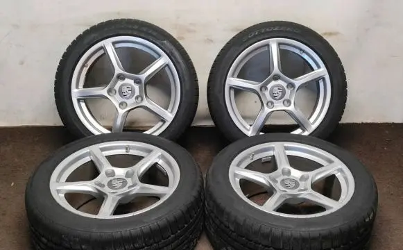 Porsche Cayman 982 R18 alloy rim 