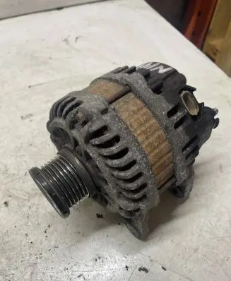 Nissan Juke I F15 Generator/alternator 231001KM1A A2TJ1381 12V110A0828