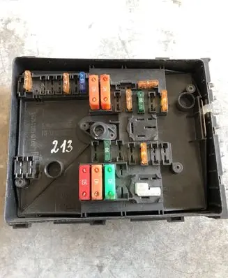 Volkswagen Golf V Fuse module 1K0937819B 1K0937821B
