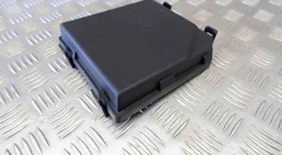 Nissan Qashqai Fuse box cover 