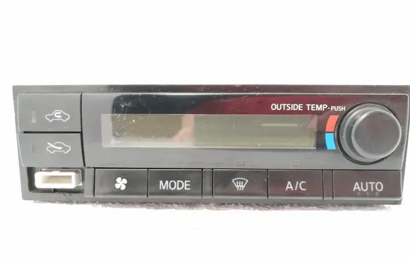 Nissan X-Trail T30 Climate control unit 3J05234700