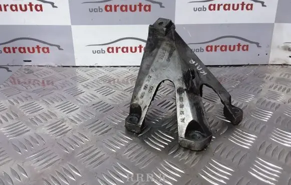 Audi A4 S4 B6 8E 8H Engine mounting bracket 8E0199307F