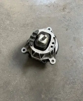 BMW 4 F32 F33 Engine mount bracket 6859412