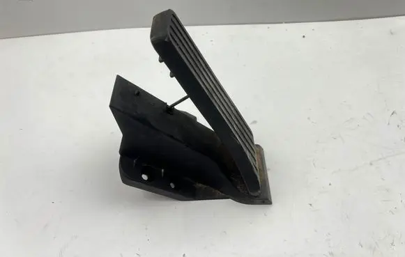 Mercedes-Benz E W212 Accelerator throttle pedal A2043000004