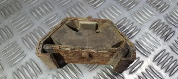 Alfa Romeo 145 - 146 Engine mount bracket a236
