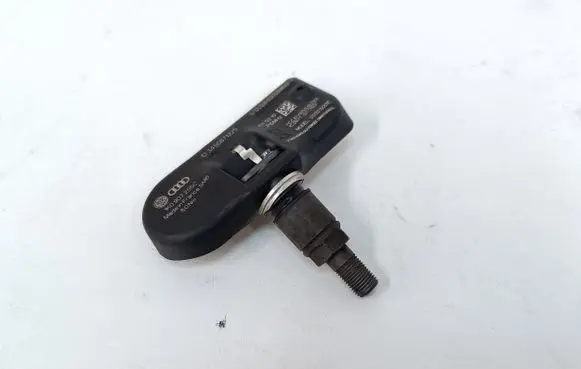 Volkswagen Jetta VI Tire pressure sensor 1K0907255C S122215001C