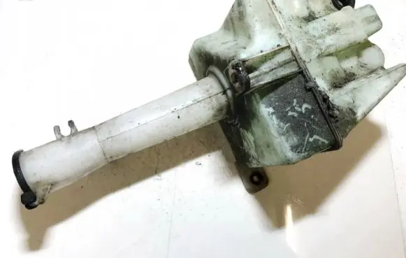 Hyundai Lantra II Windshield washer fluid reservoir/tank